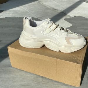 Never Worn. New Shoes. Trendy Size 7.5/8 running shoes/ sneakers. EU size 40 new